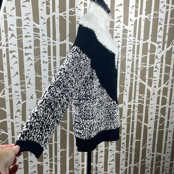 Bar III Black & White Eyelash & Popcorn Mixed Knit Mock Neck Sweater sz S - Picture 2 of 11